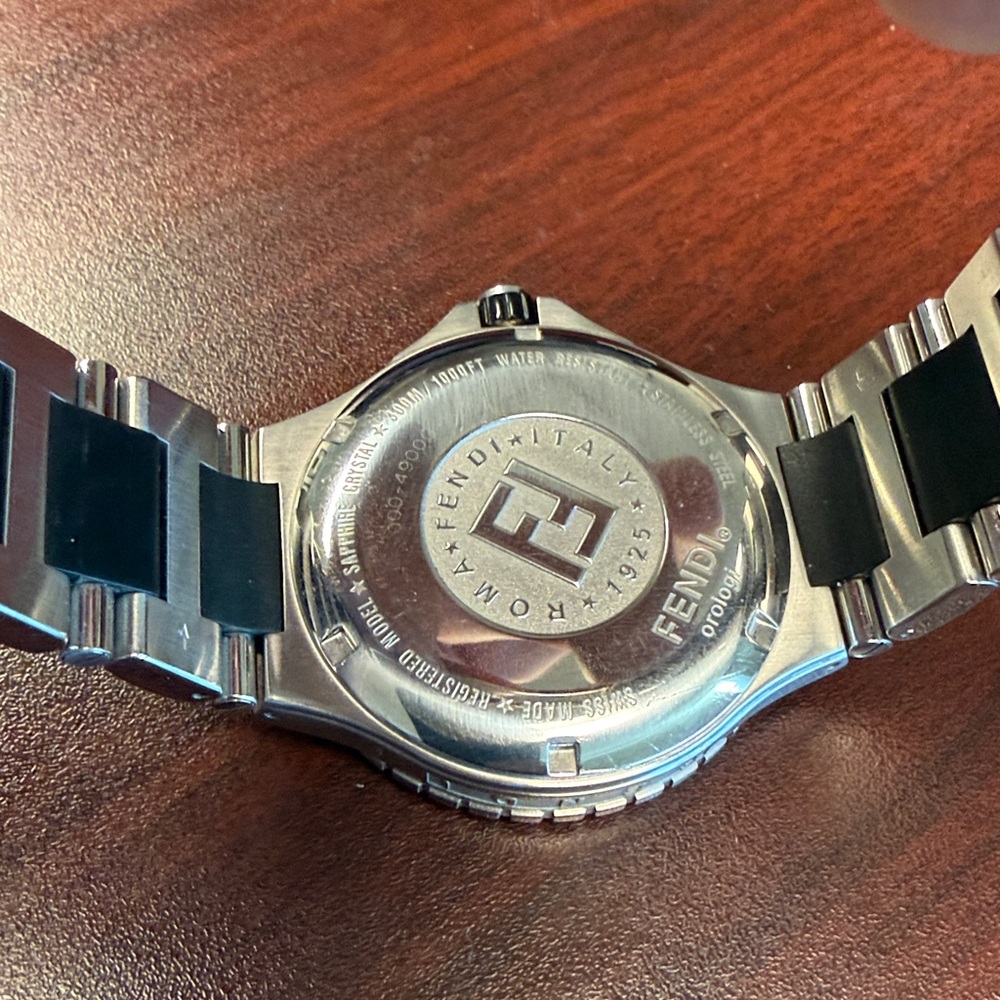 Fendi Men's Silver and Automatic Black Dive Watch Nautical Collection - Picture 4 of 8